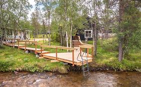 Wilderness Hotel Muotka & Igloos